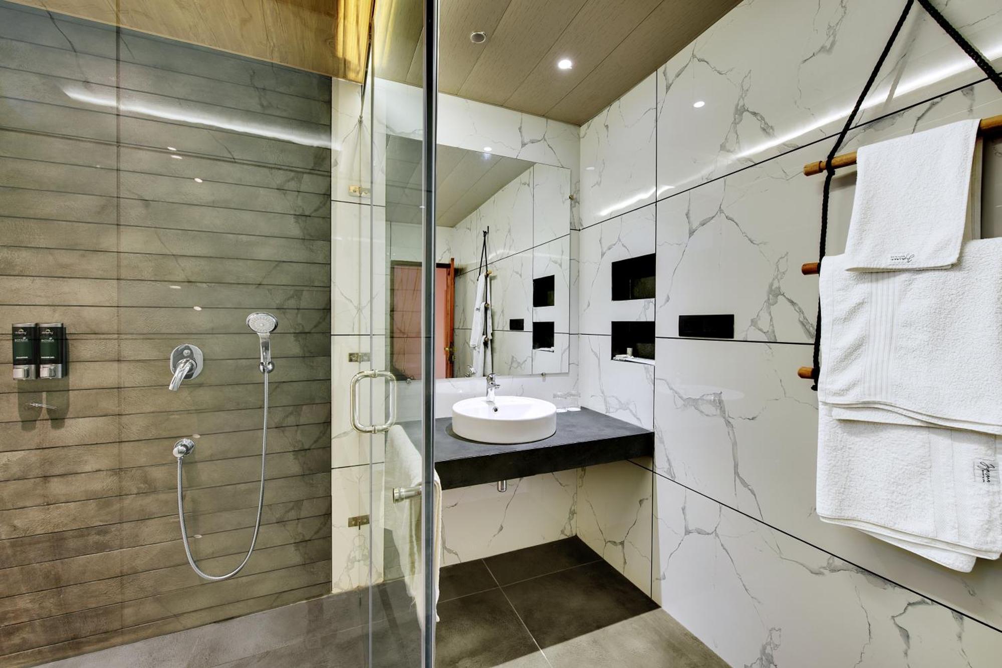Tiaraa Jujurana Resort & Spa Dharamshala Buitenkant foto